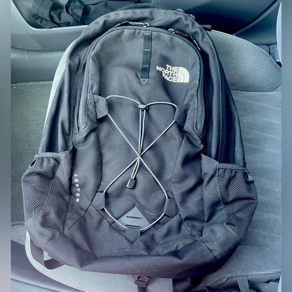 The North Face Jester Black Laptop Padded Shoulder Strap Backpack - Picture 2 of 5